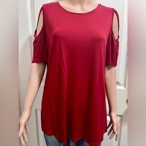 Liofoer cold shoulder top
